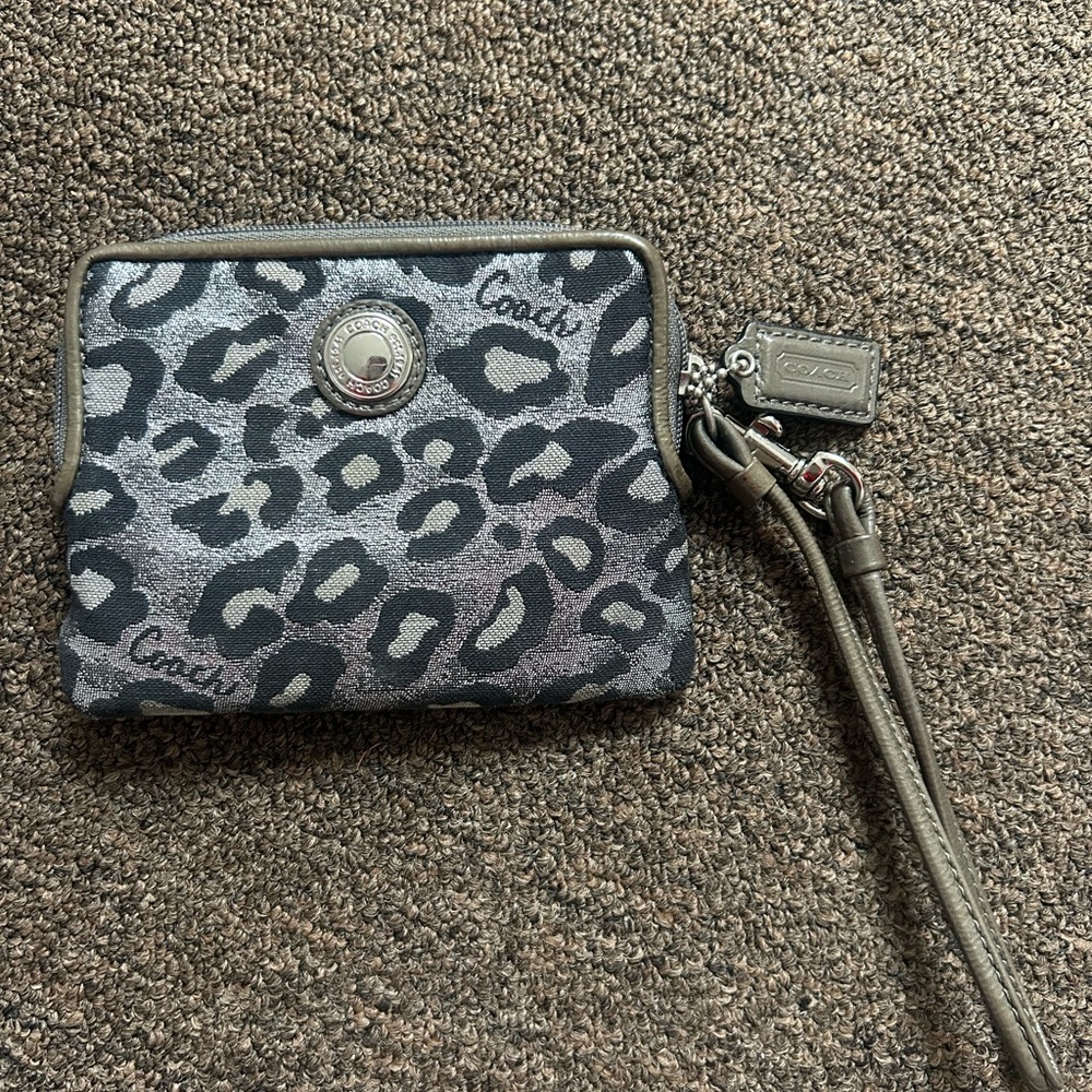 Y2K Coach Gray Leopard Print Wristlet